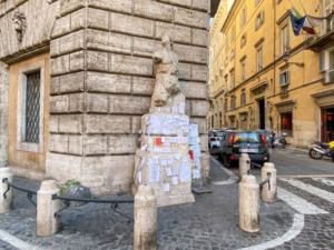Anime vaganti e pietre parlanti nelle notti di Roma
