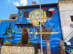 IL PAESE DELLE FIABE: UNA PASSEGGIATA NEL COLORATO MONDO DI SANT’ANGELO DI ROCCALVECCE